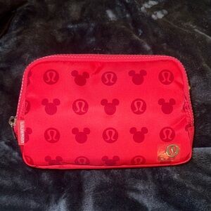 Disney x lululemon
Everywhere Belt Bag 1L Mickey and Logo Print